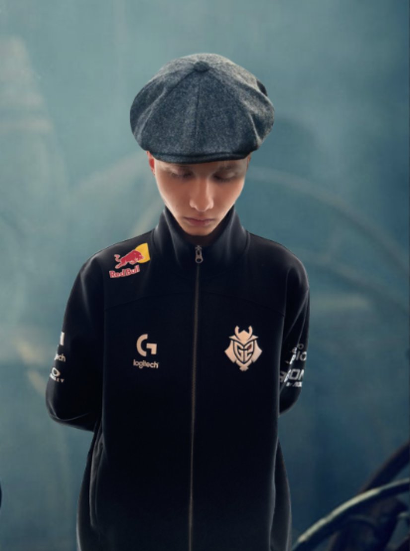 网友整理了 Yagao 的职业成就：两次联赛冠军，一次FMVP，以及S联赛半决赛最佳